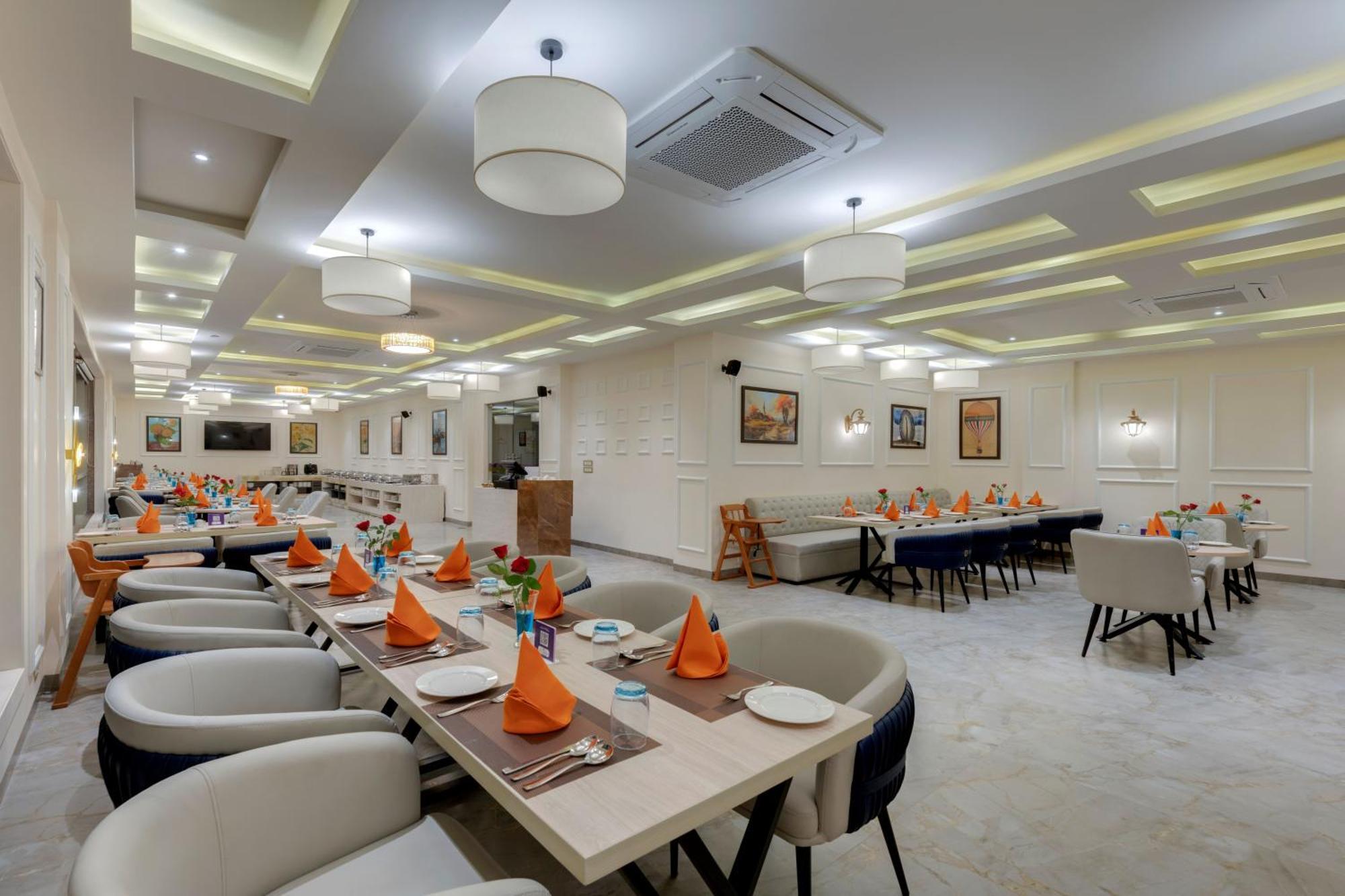 Click Collection Grand Gateway Benares Buitenkant foto
