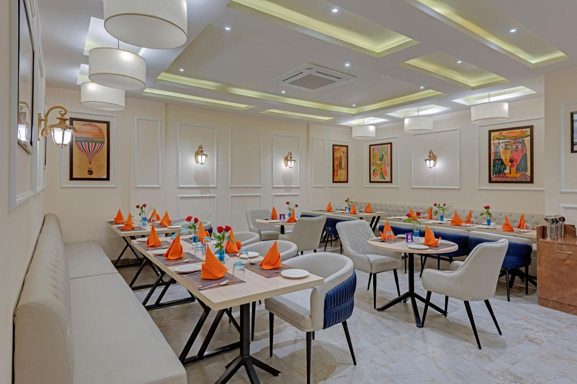 Click Collection Grand Gateway Benares Buitenkant foto