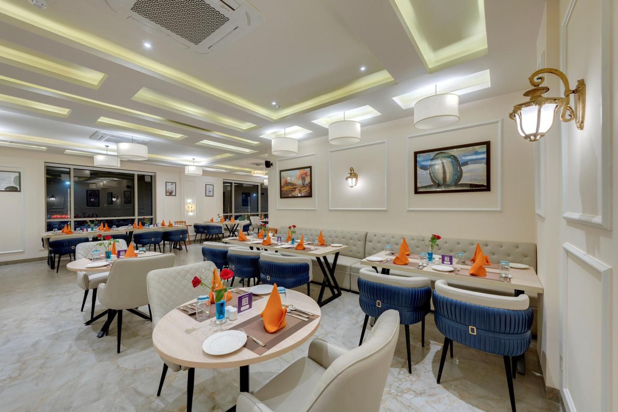 Click Collection Grand Gateway Benares Buitenkant foto