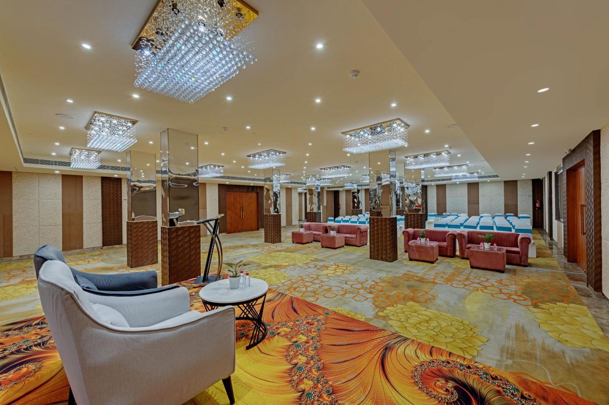 Click Collection Grand Gateway Benares Buitenkant foto