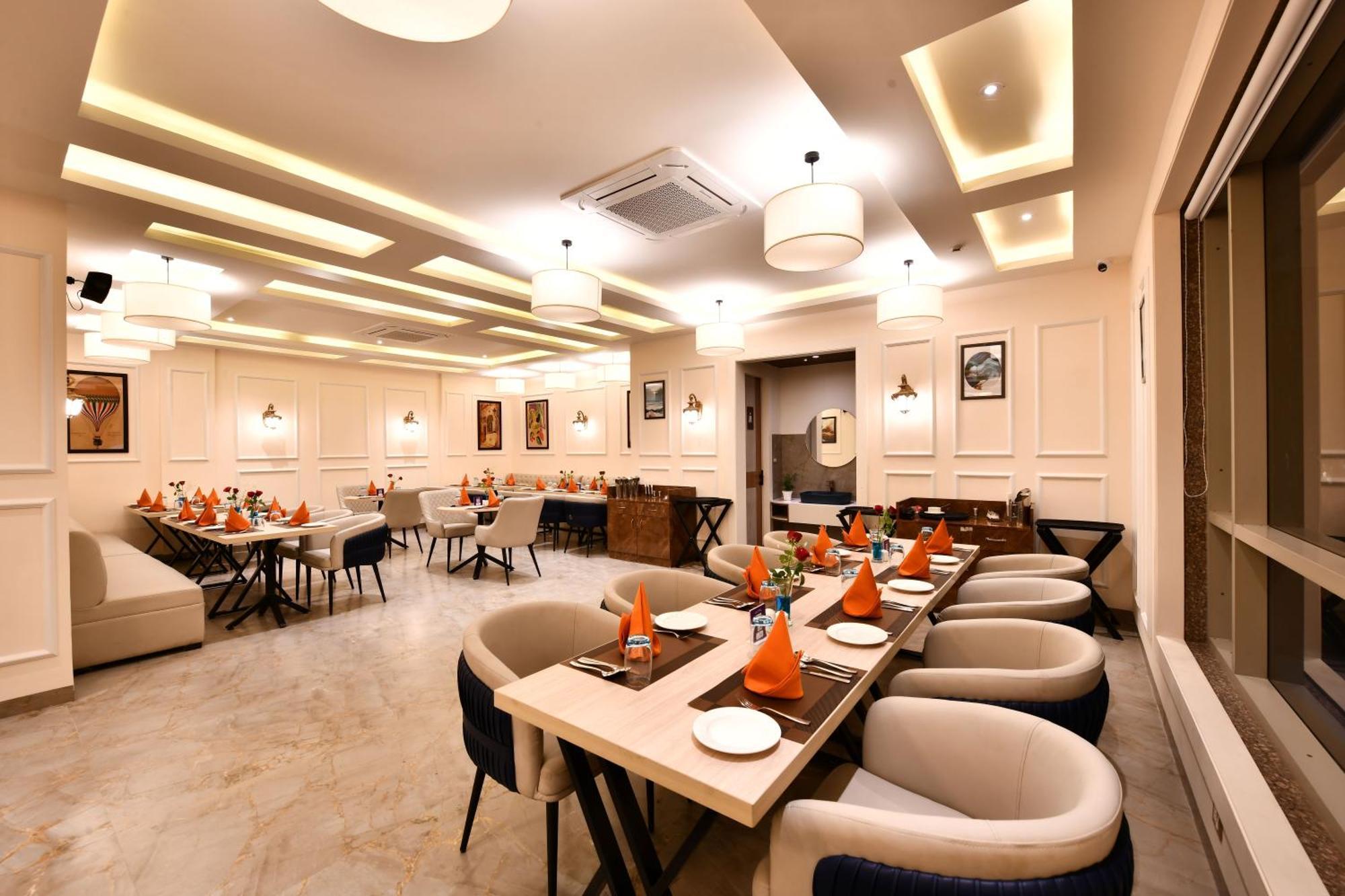 Click Collection Grand Gateway Benares Buitenkant foto