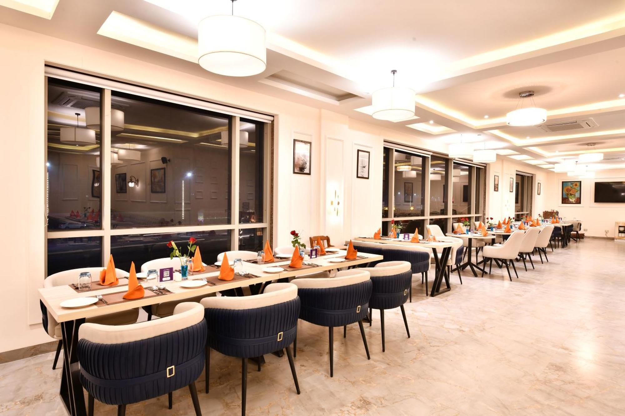 Click Collection Grand Gateway Benares Buitenkant foto