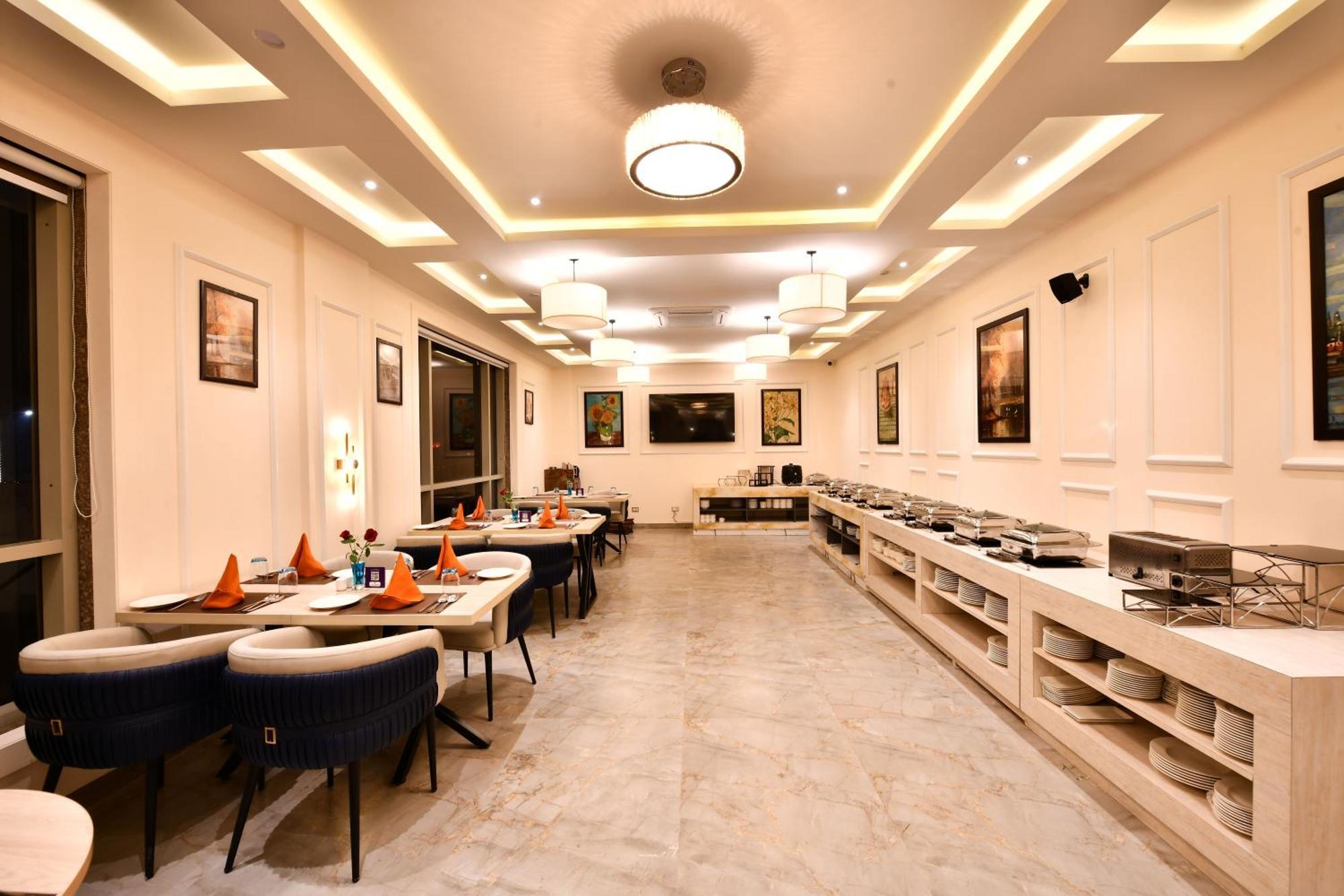Click Collection Grand Gateway Benares Buitenkant foto